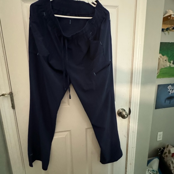 XL Scrubs Elle top & HeartSoul bottom EUC - Picture 2 of 5